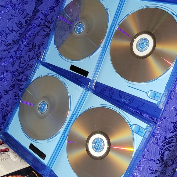 The Hunger Games: Mockingjay Part I & II DVD + Blu-ray Sets [Widescreen] - Picture 15 of 16